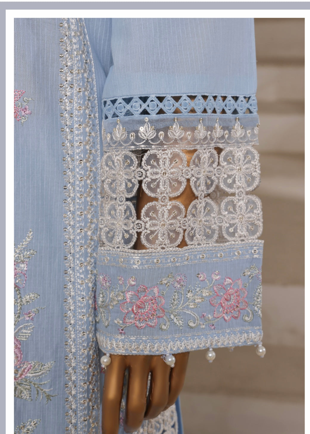 MCSBM204-LUXURY EMBROIDERED LAWN SUIT