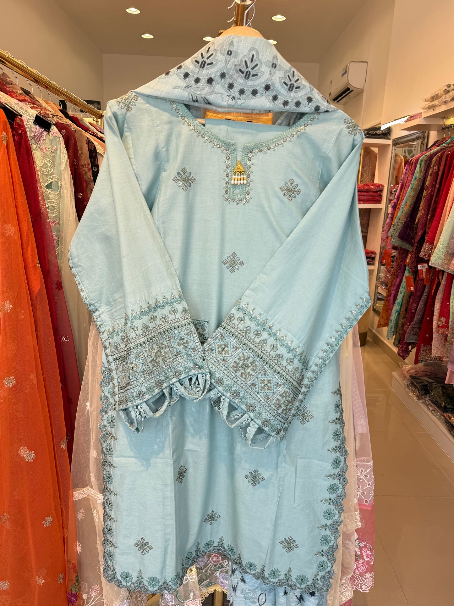 MCSE115-EMBROIDERED SUIT