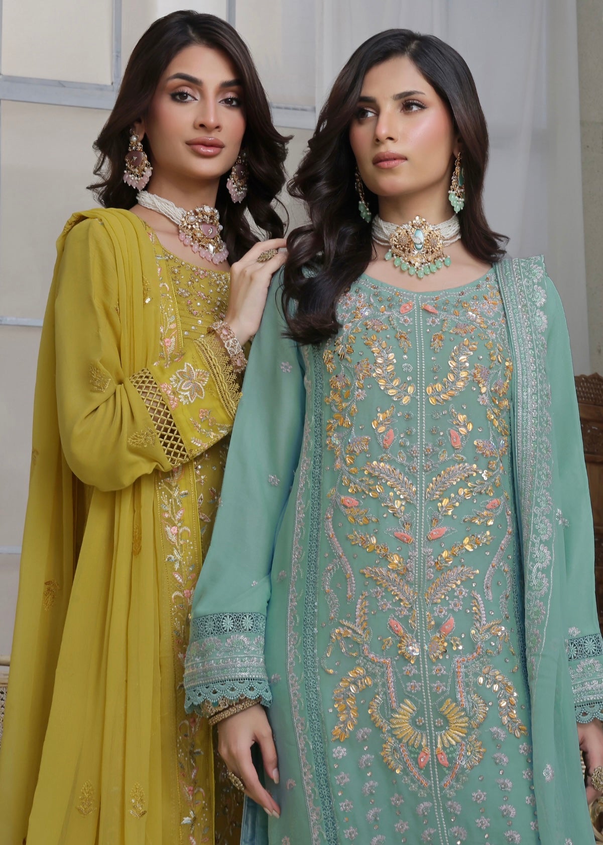 MCWU206-LUXURY CHIFFON EMBROIDERED SUITS