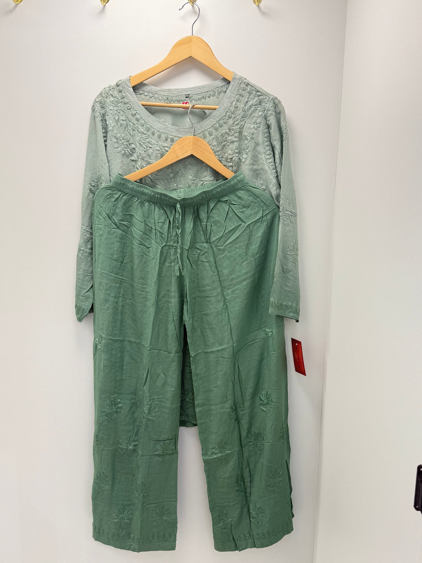 MCCK125-PREMIUM CHIKANKARI KURTI SET