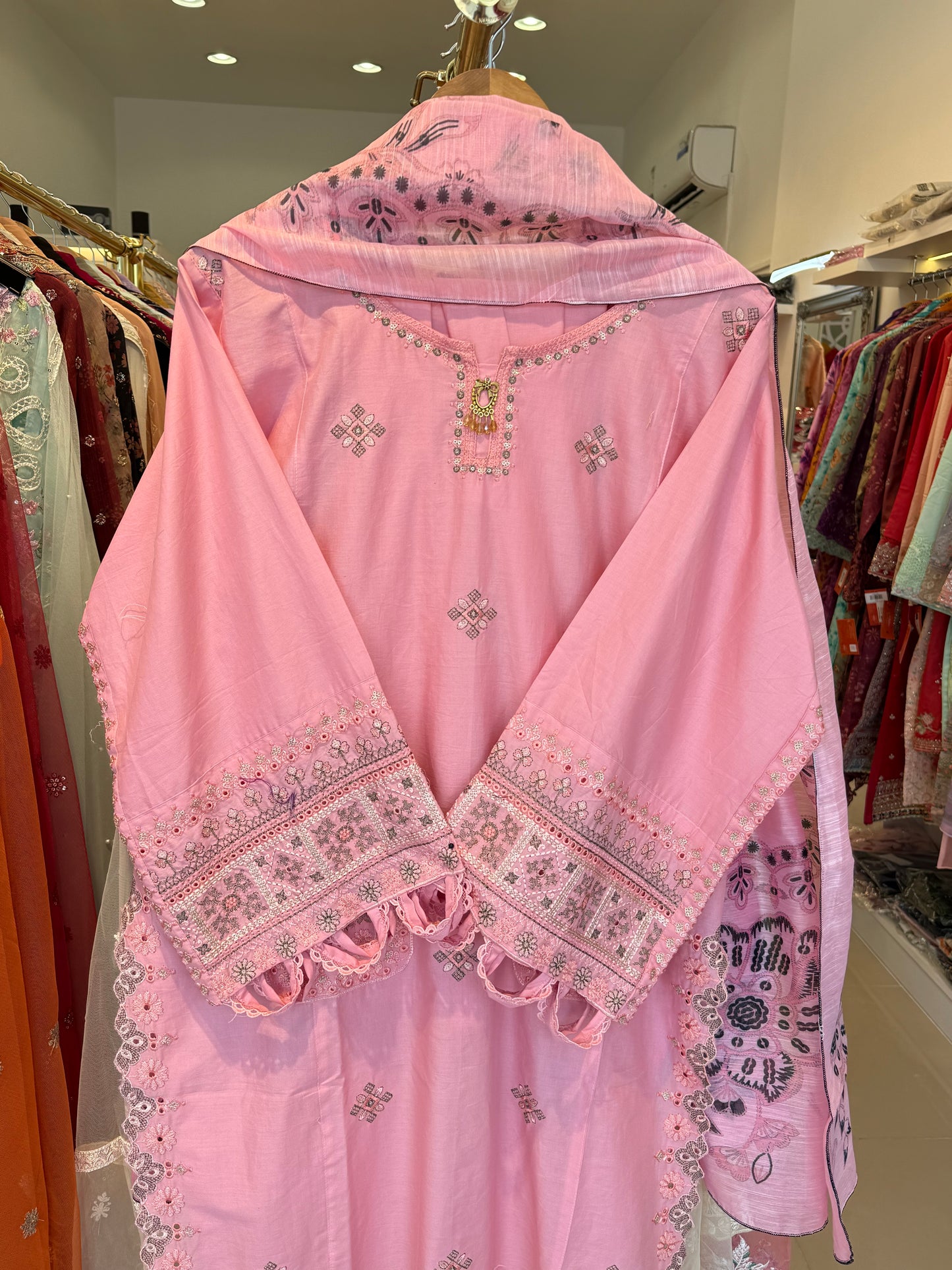 MCSE114-EMBROIDERED SUIT