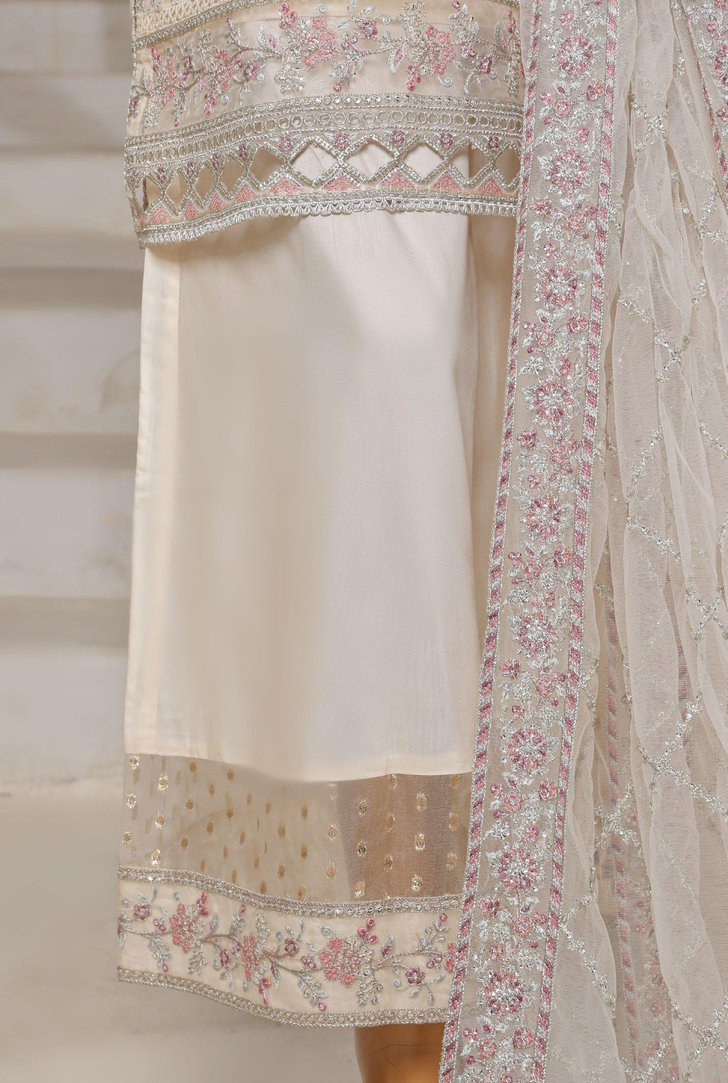 MCMHP103-LUXURY EMBROIDERED ORGANZA SUIT