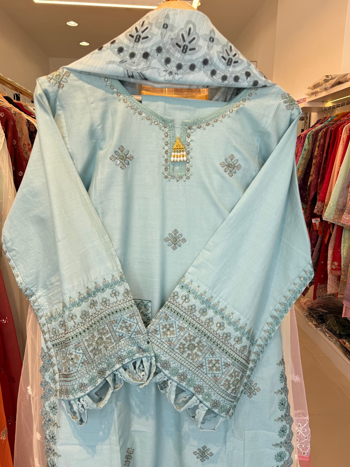 MCSE115-EMBROIDERED SUIT