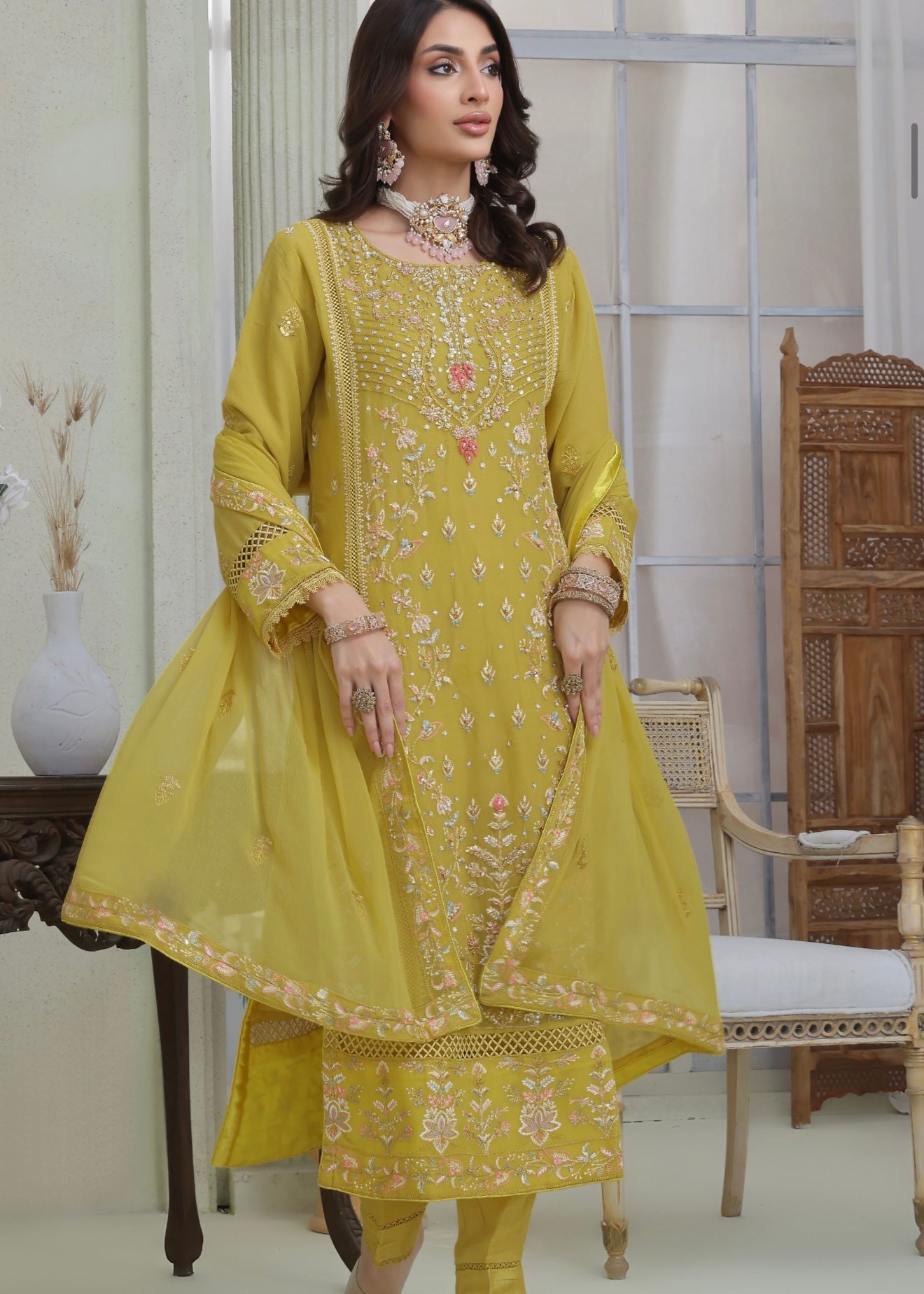 MCWU207-LUXURY CHIFFON EMBROIDERED SUITS