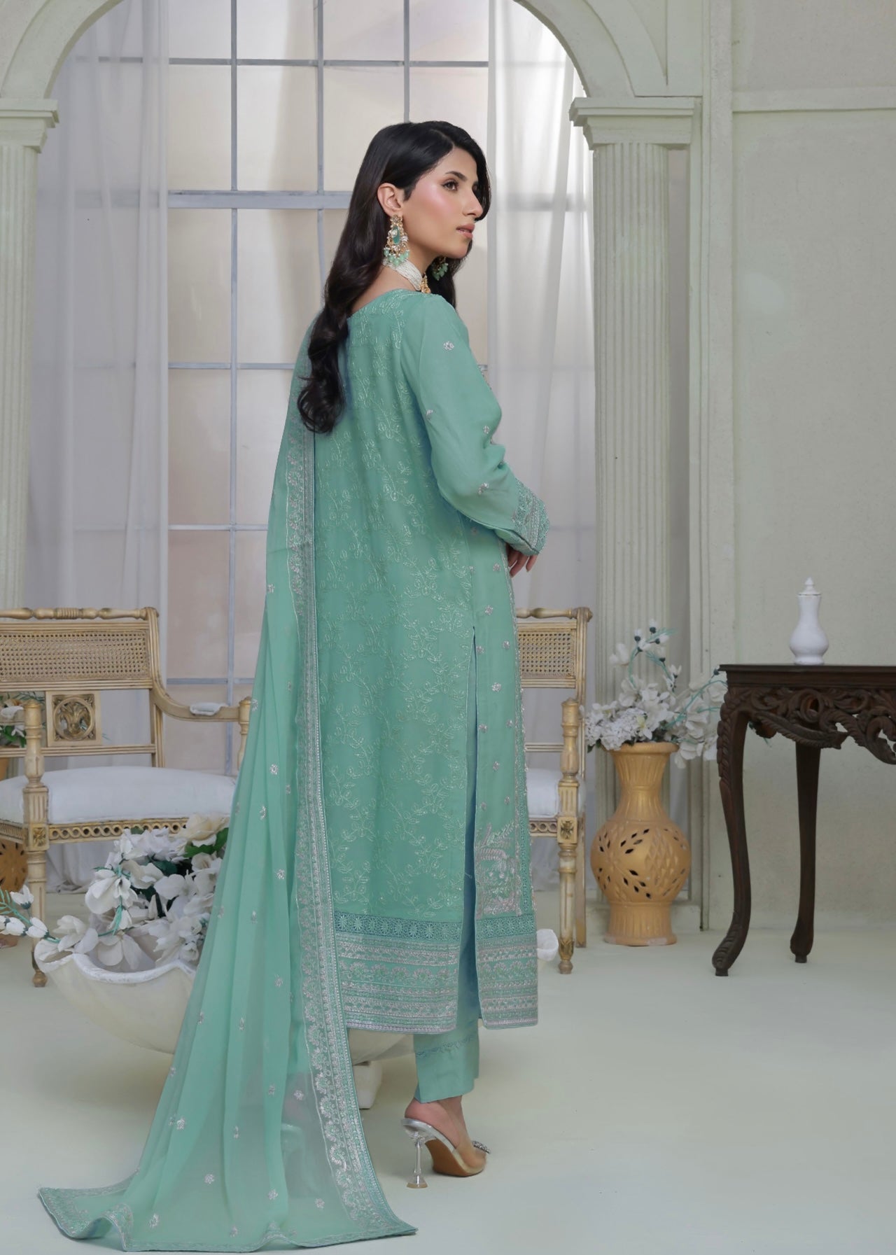 MCWU206-LUXURY CHIFFON EMBROIDERED SUITS