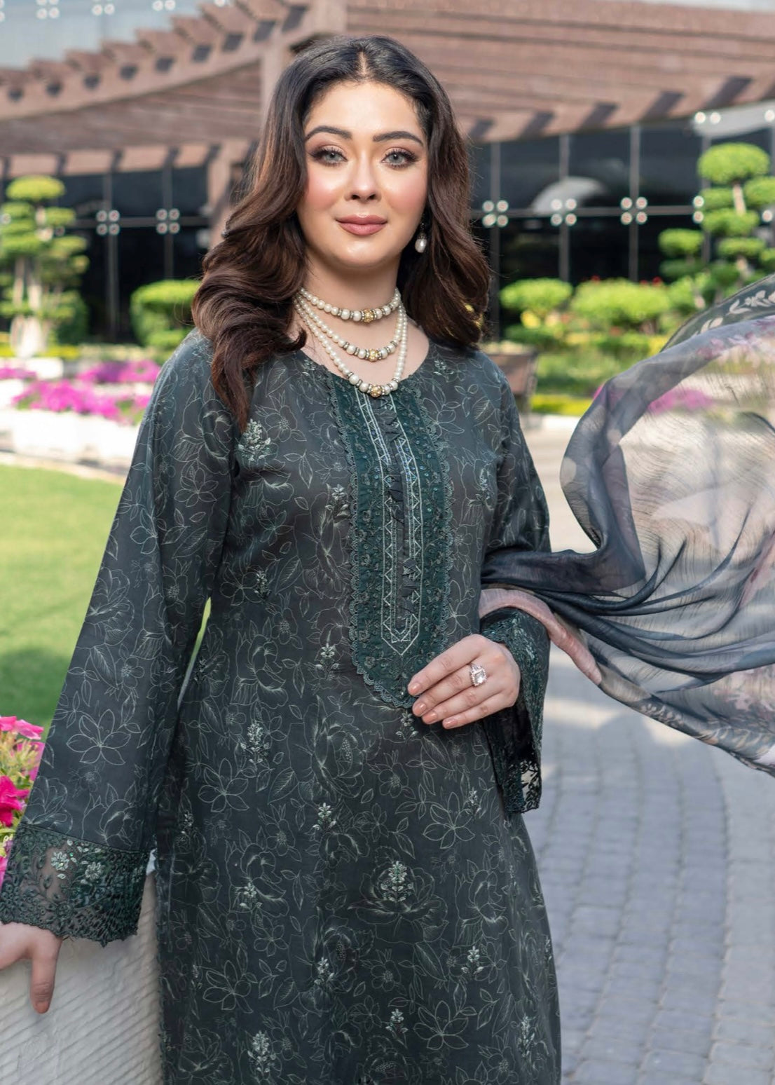 MCMR113-EMBROIDERED LAWN DUIT