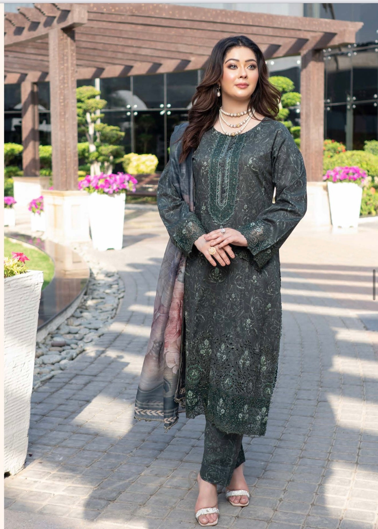 MCMR113-EMBROIDERED LAWN DUIT
