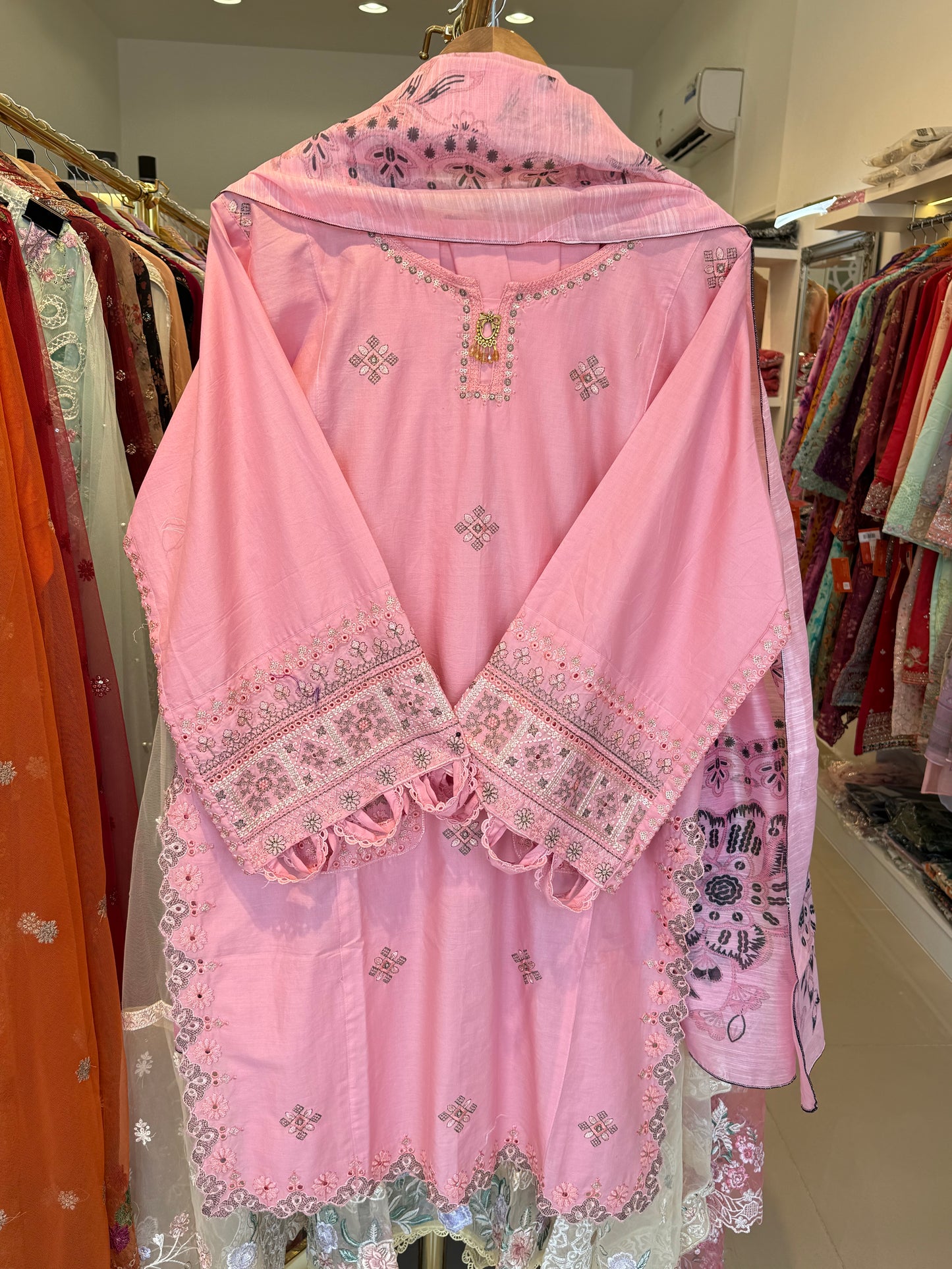 MCSE114-EMBROIDERED SUIT