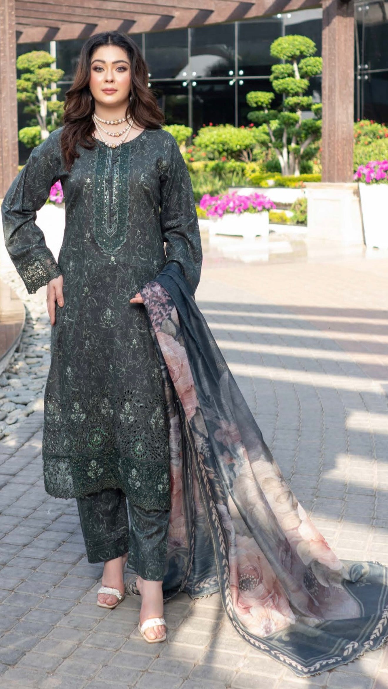 MCMR113-EMBROIDERED LAWN DUIT