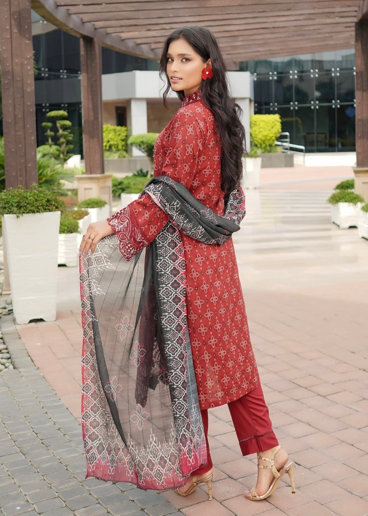 MCMR502-EMBROIDERED LAWN SUIT