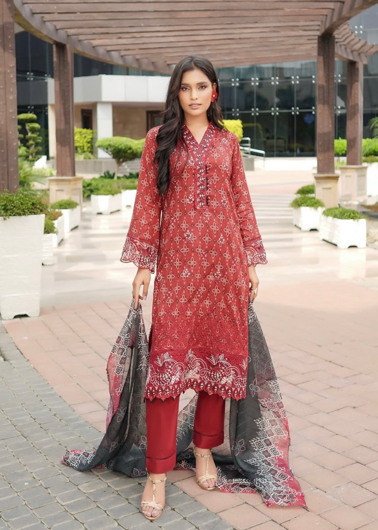 MCMR502-EMBROIDERED LAWN SUIT