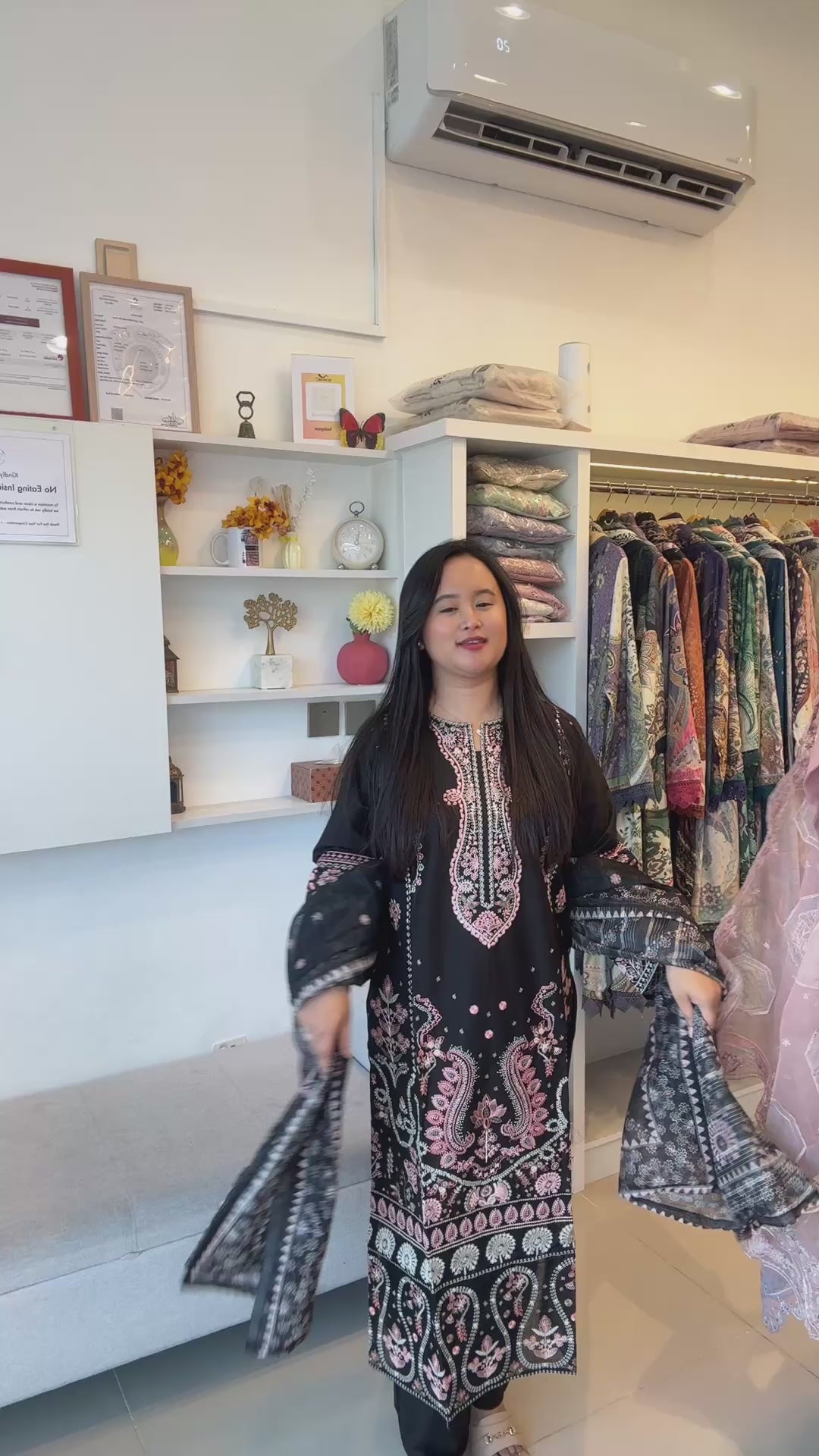 MCAB104-EMBROIDERED COTTON SUIT